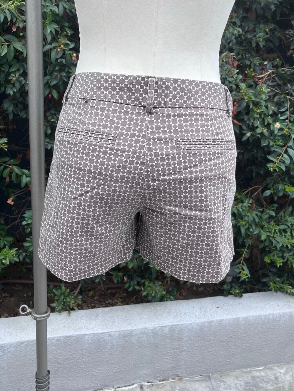 Banana Republic Martin Fit Geometric Print Shorts Women’s Size 6 Brown Stretch